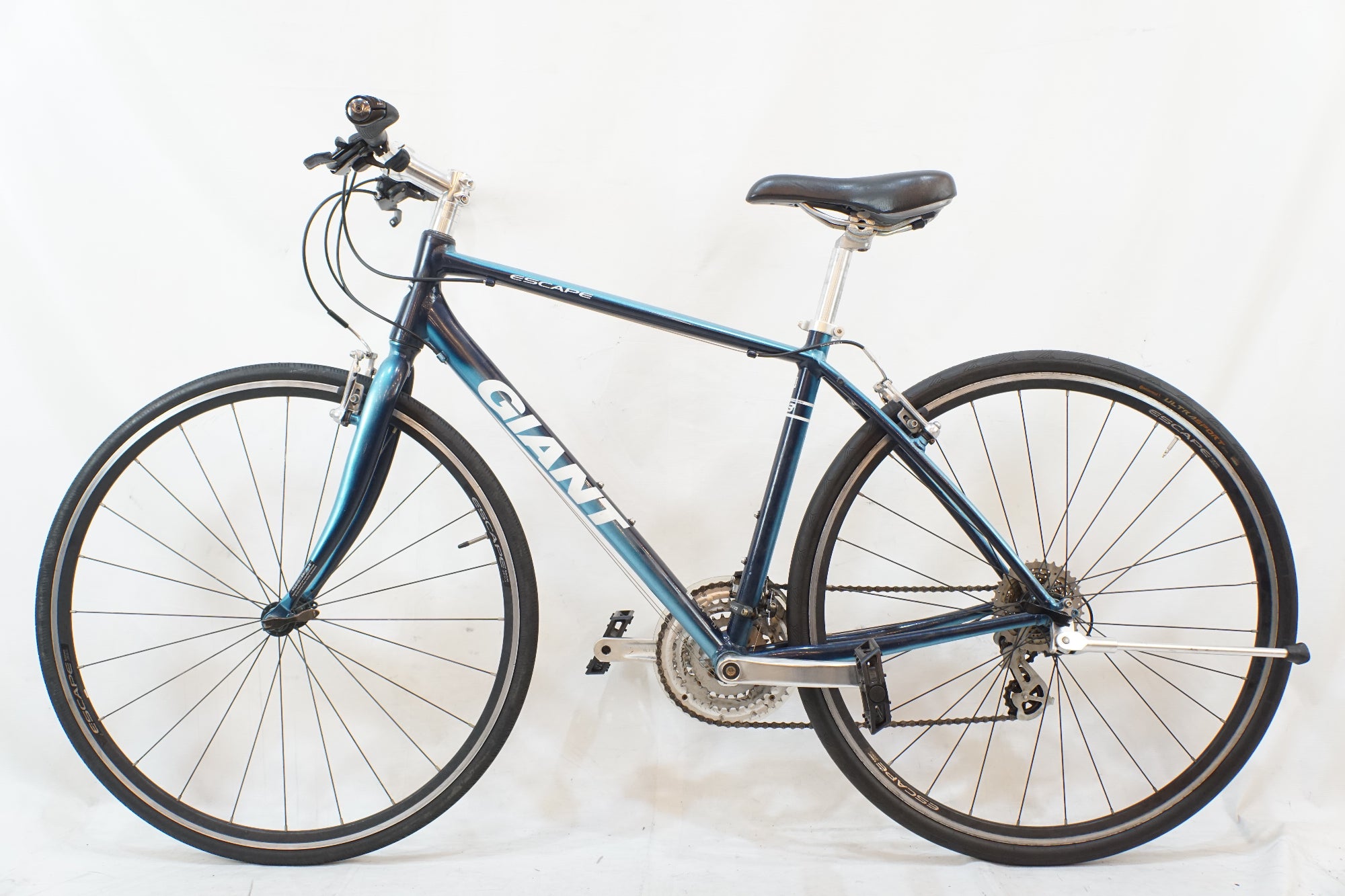 GIANT 「ジャイアント」 ESCAPE R3 2015年モデル クロスバイク / バイチャリ浦和ベース