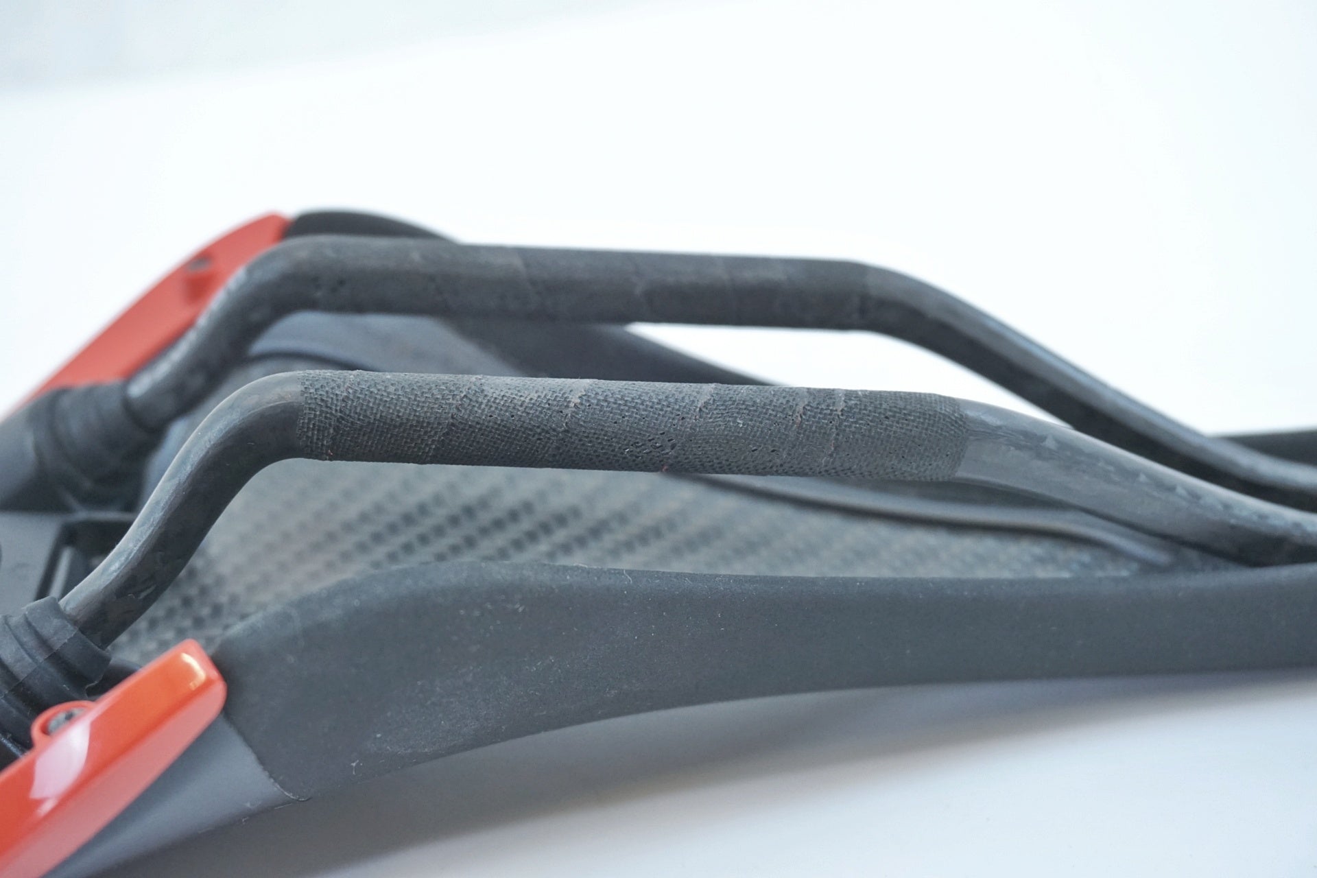 FIZIK 「フィジーク」 ALIANTE R1 サドル / 有明ガーデン店