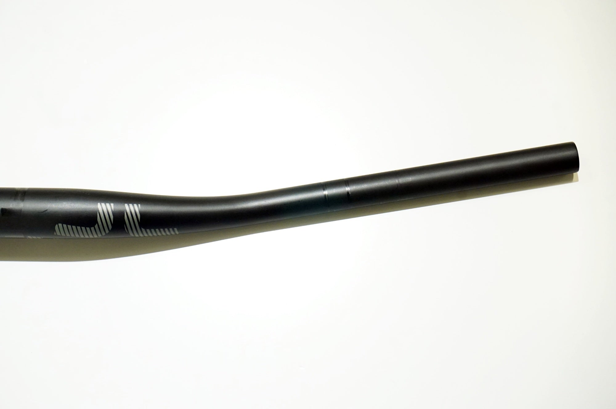 E THIRTEEN 「イーサーティーン」 RACE CARBON φ35 800mm ライザーバー / 浜松店