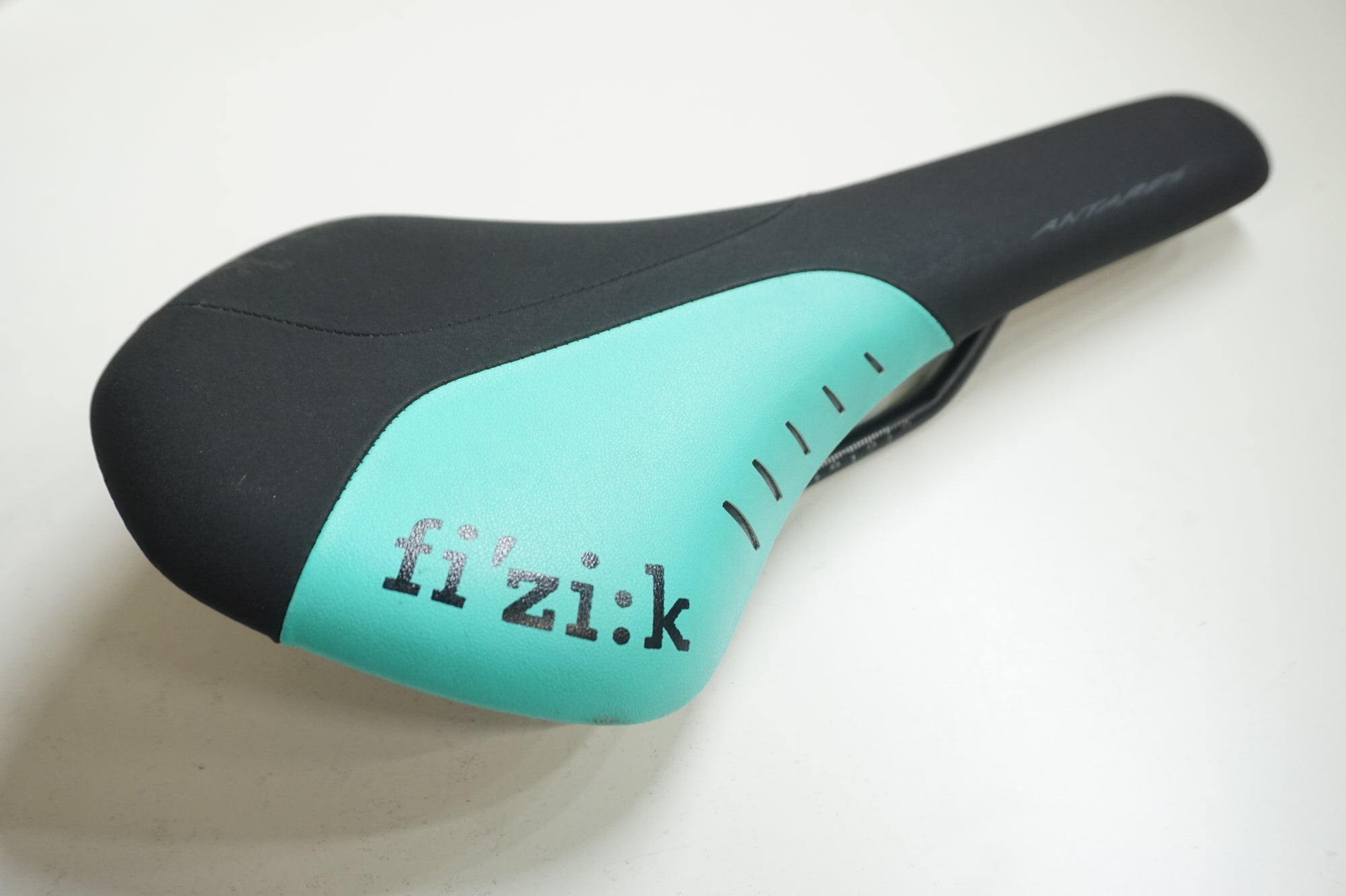 FIZIK 「フィジーク」 ANTARES サドル / 大宮店