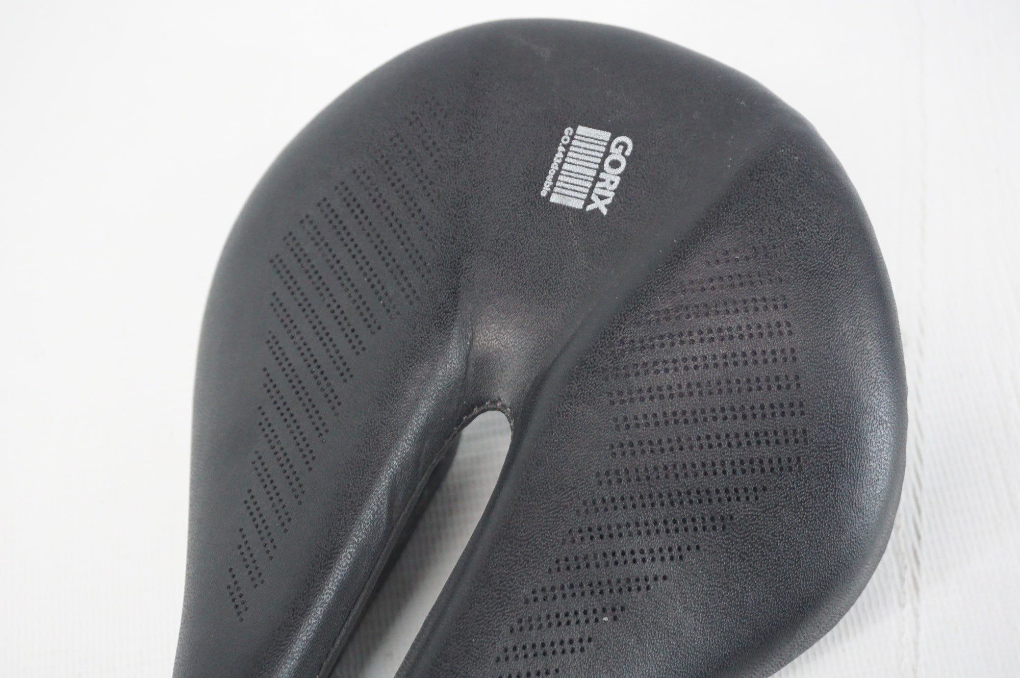 GORIX 「ゴリックス」 GO.643DOUBLE カーボン サドル / 阪急塚口店