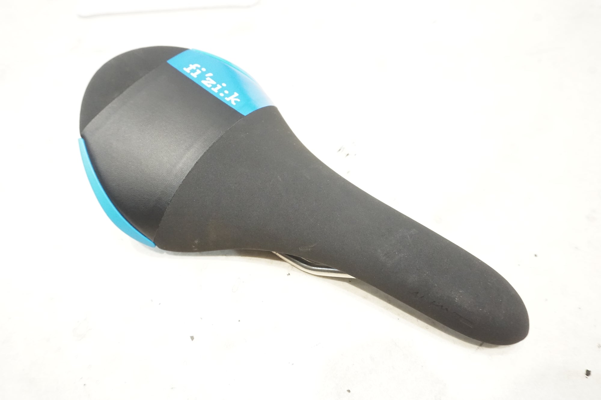 FIZIK 「フィジーク」 ALIANTE R3 KIUMレール サドル / 横浜戸塚店