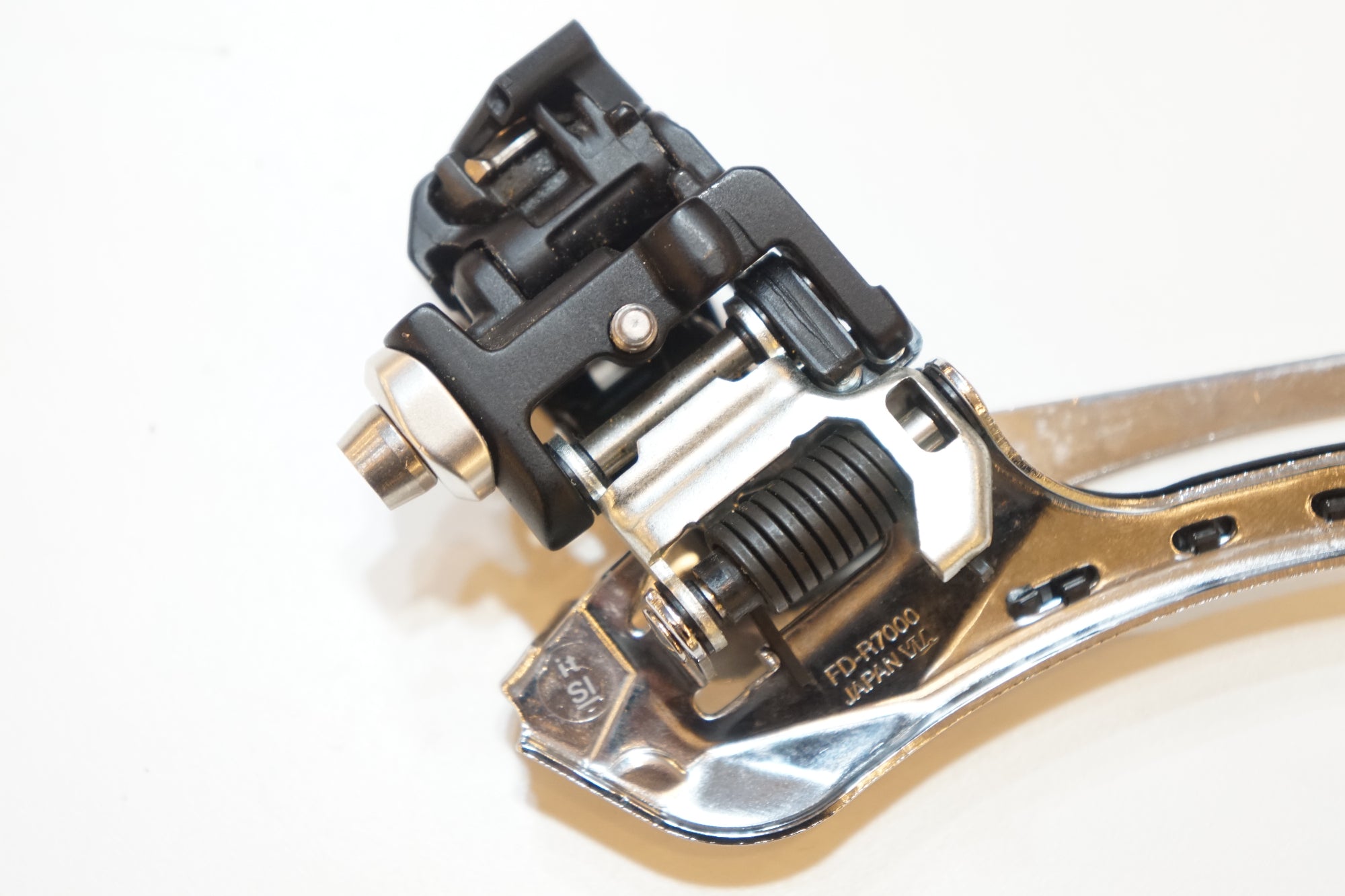 SHIMANO 「シマノ」 105 FD-R7000 フロントディレイラー / バイチャリ浦和ベース