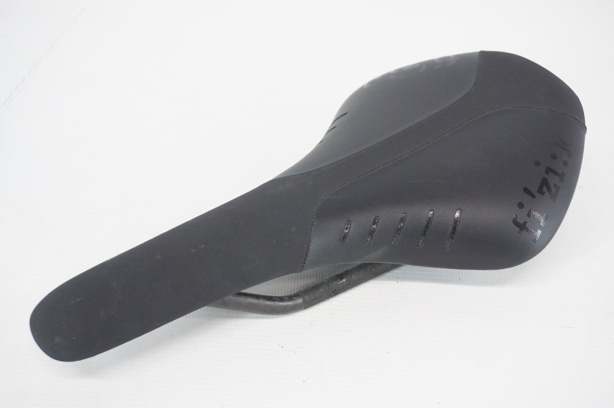 FIZIK 「フィジーク」 ANTARES R1 カーボンレール サドル / 阪急塚口店