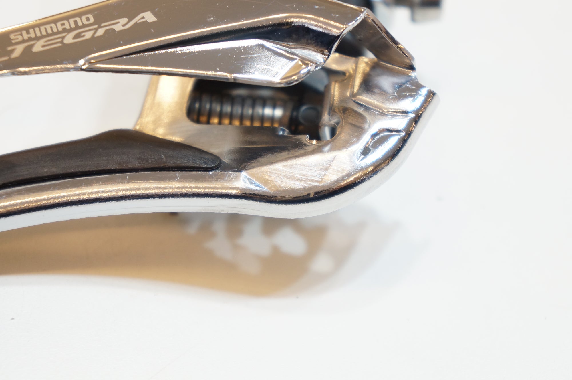 SHIMANO 「シマノ」 ULTEGRA FD-6800 フロントディレイラー / バイチャリ浦和ベース