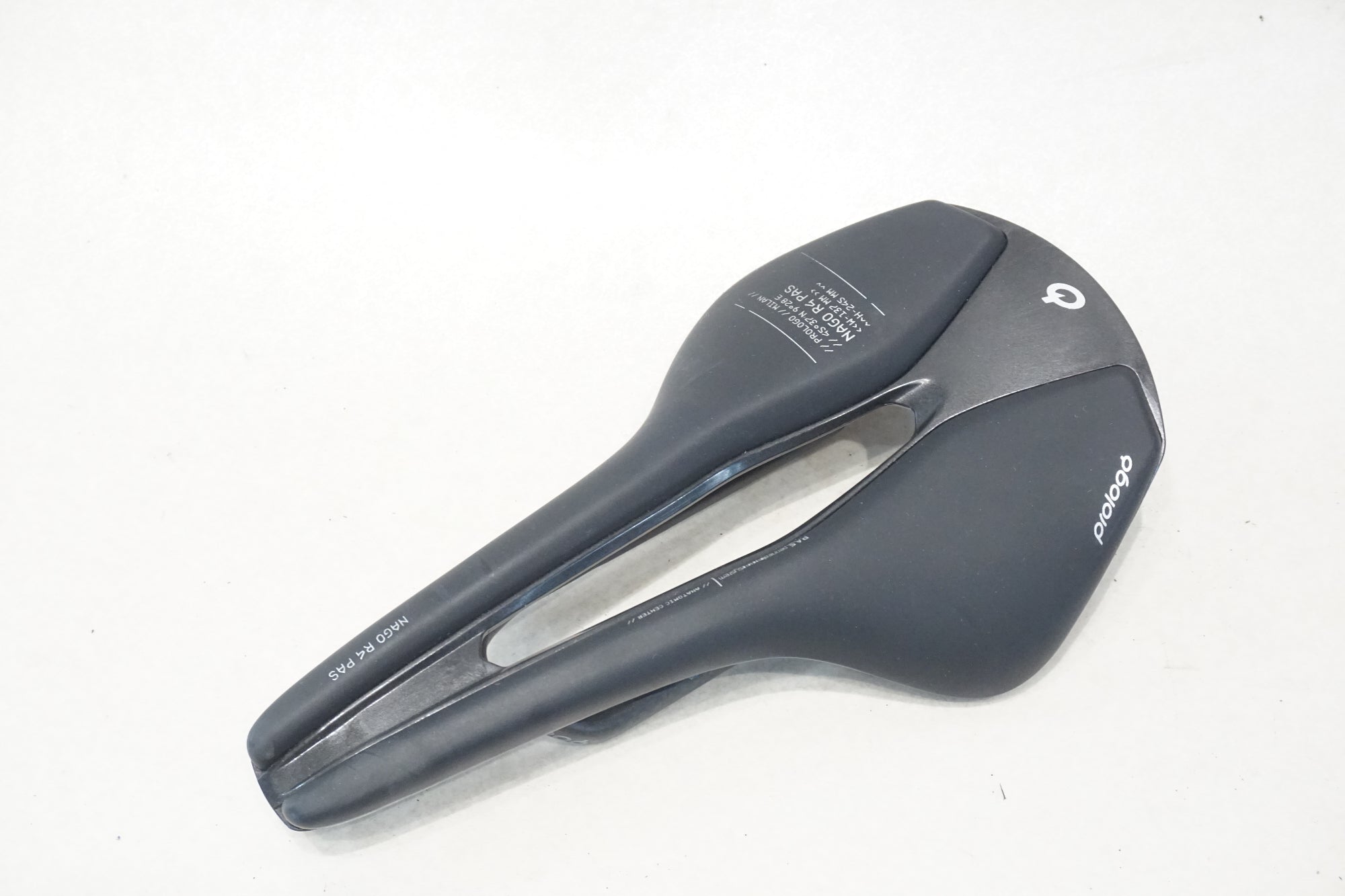 PROLOGO 「プロロゴ」 NAGO R4 PAS 3D NACK カーボンレール サドル / 横浜戸塚店