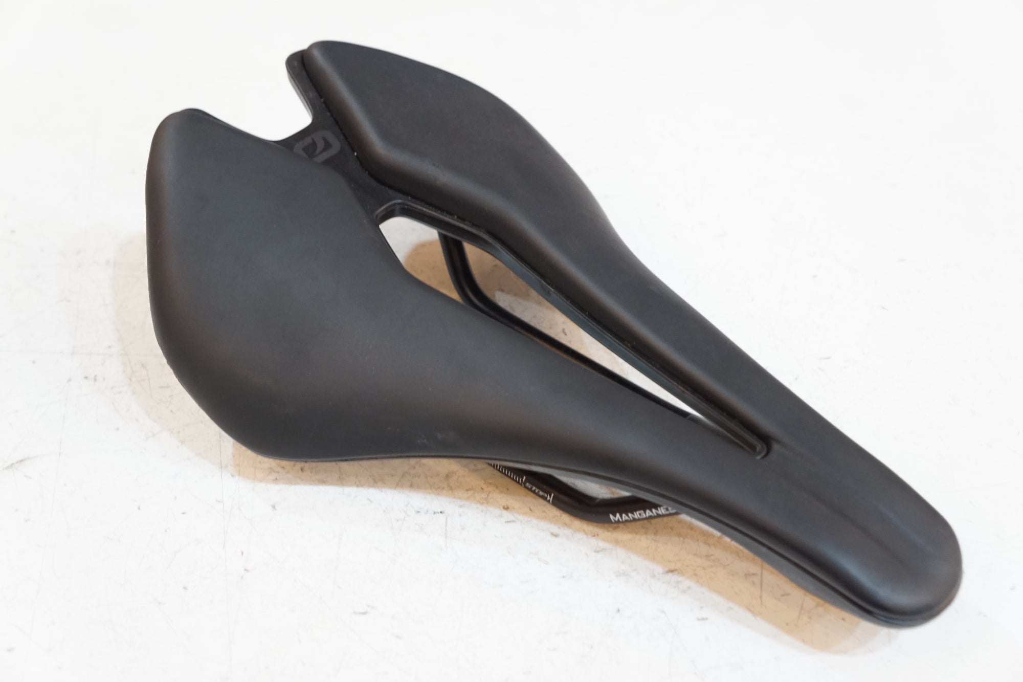 MOST 「モスト」 LYNX ULTRA 145mm サドル / バイチャリ浦和ベース