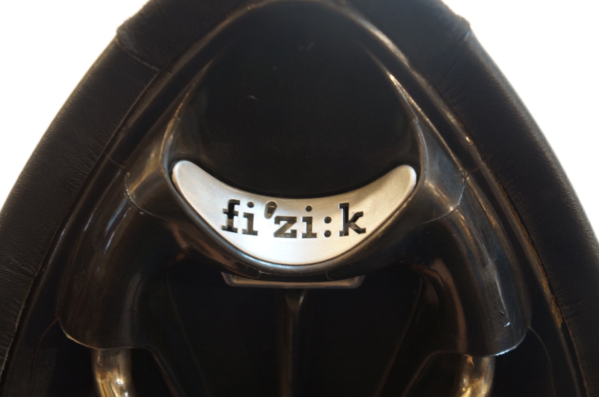 FIZIK 「フィジーク」 ARIONE WING FLEX サドル / バイチャリ浦和ベース