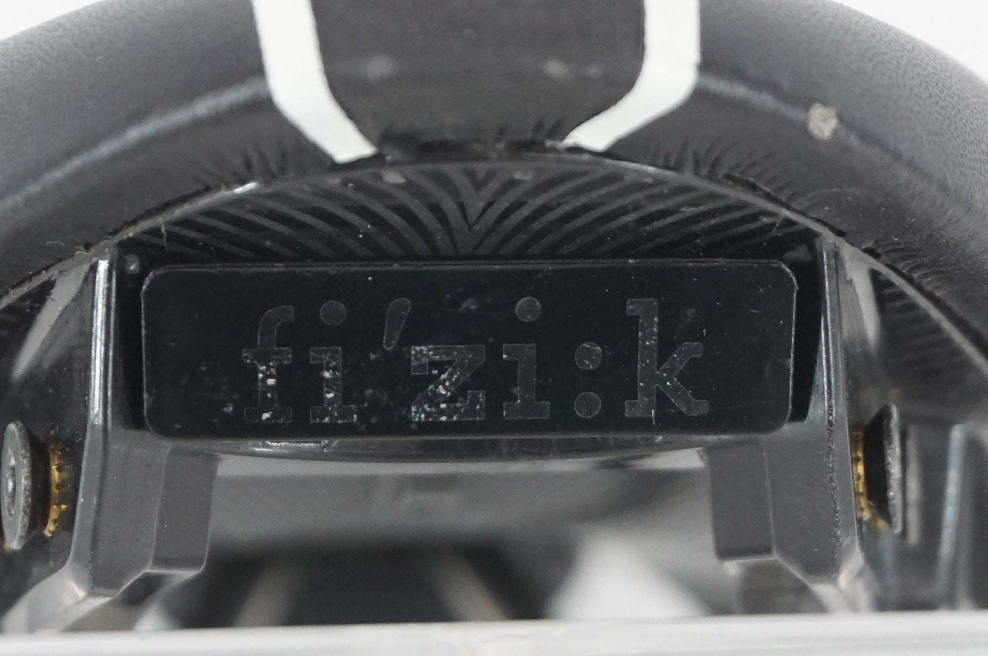 FIZIK 「フィジーク」 TRITONE サドル / 阪急塚口店