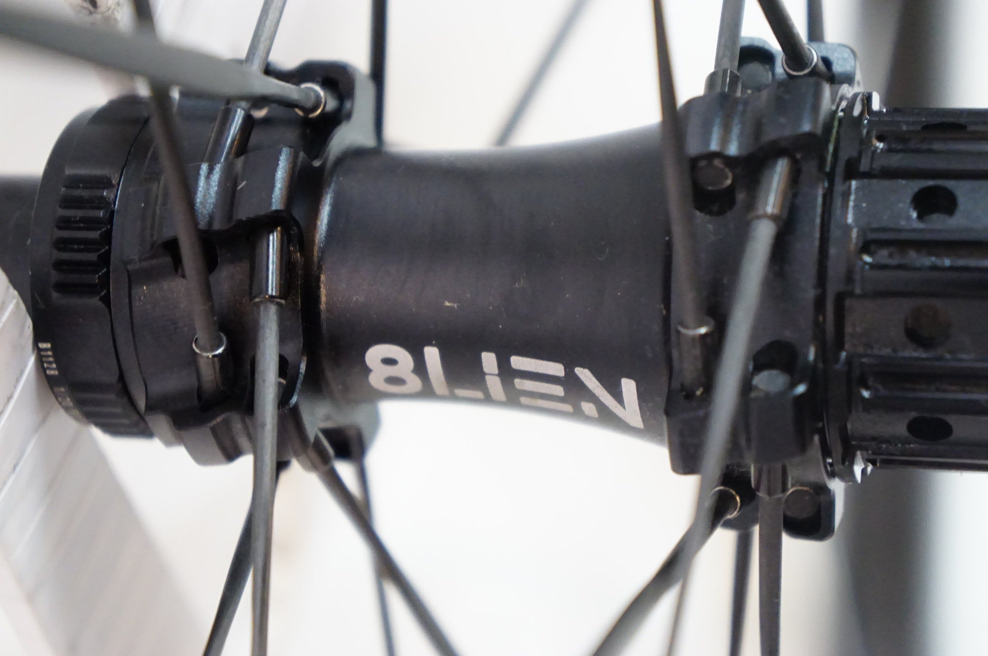 8LIEN BIKE 「エイリアンバイク」 L5 DISC CARBON シマノ11/12速 ホイールセット / 熊谷本店