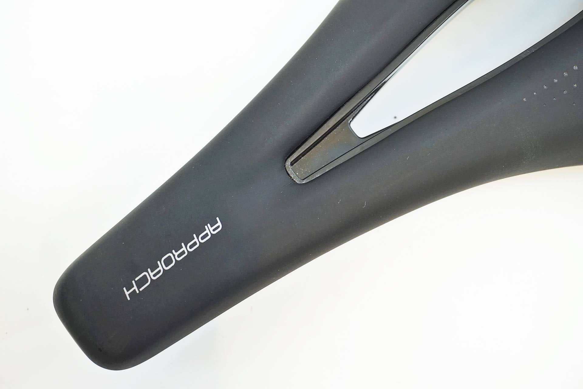 GIANT 「ジャイアント」 APPROACH サドル / 有明ガーデン店