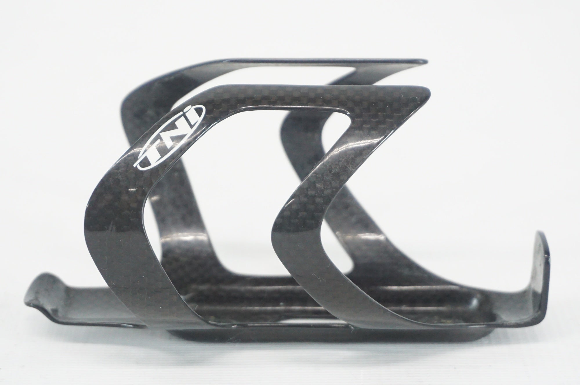 TNI 「ティーエヌアイ」 カーボンボトルケージ / 阪急塚口店