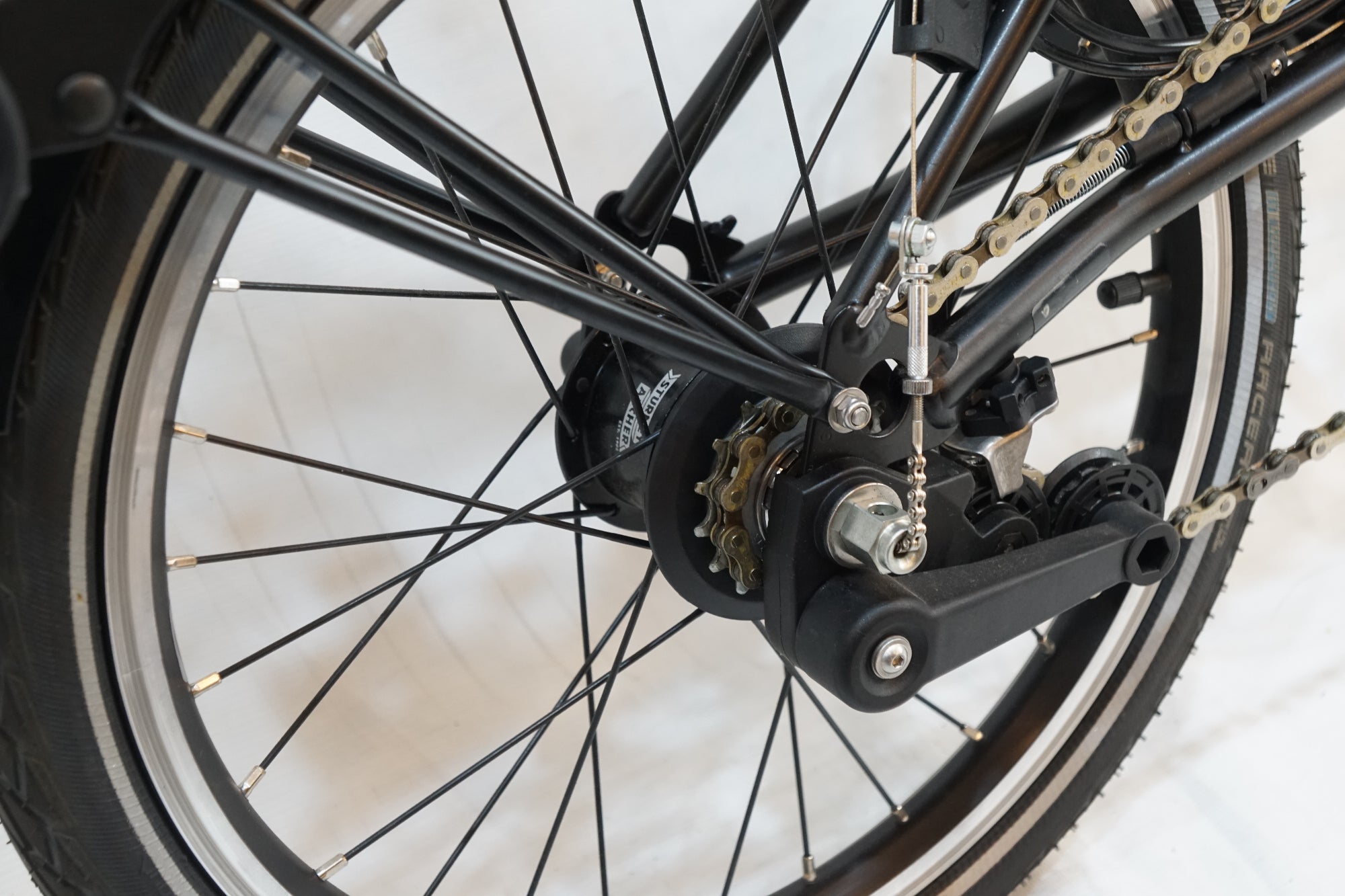 BROMPTON 「ブロンプトン」 CLINE EXPLORE WITH RACK MID BAR 2023年モデル 16インチ 折りたたみ自転車 / バイチャリ浦和ベース