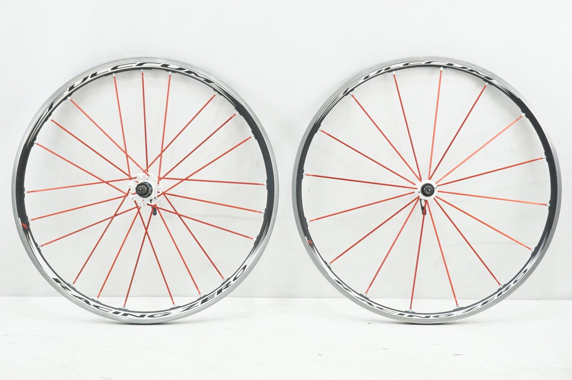 FOCUS ロードバイク ホワイト フルクラムホイール　引き取り限定 FULCRUM 「フルクラム」 RACING ZERO RED SPOKE シマノ11S ホイール