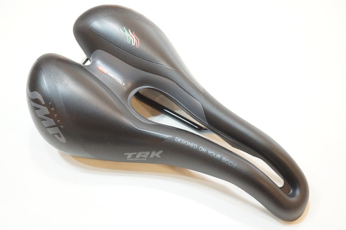 SELLE SMP 「セラエスエムピー」 TRK MEDIUM サドル / 浦和ベース
