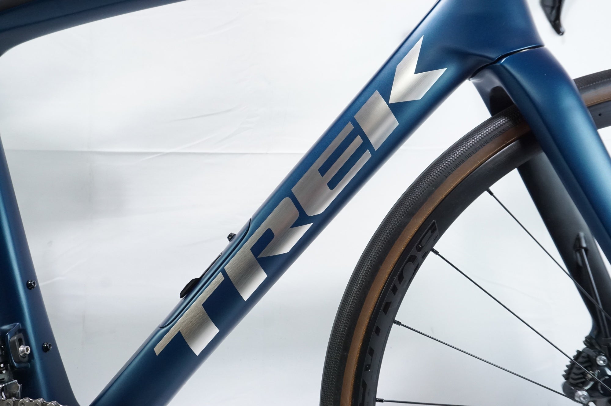 TREK 「トレック」 DOMANE SL6 DISC 2022年モデル ロードバイク / 中目黒店