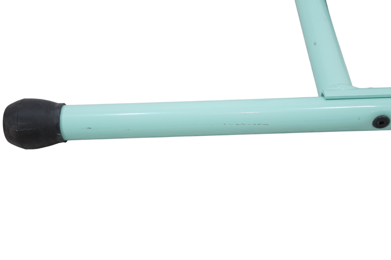 IWA 「イワ」 A01V SPECIAL ディスプレイスタンド / バイチャリ浦和ベース