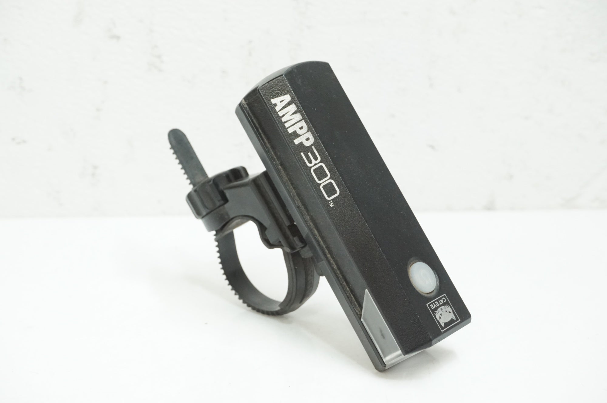 CATEYE 「キャットアイ」 AMPP300 フロントライト / 大宮店