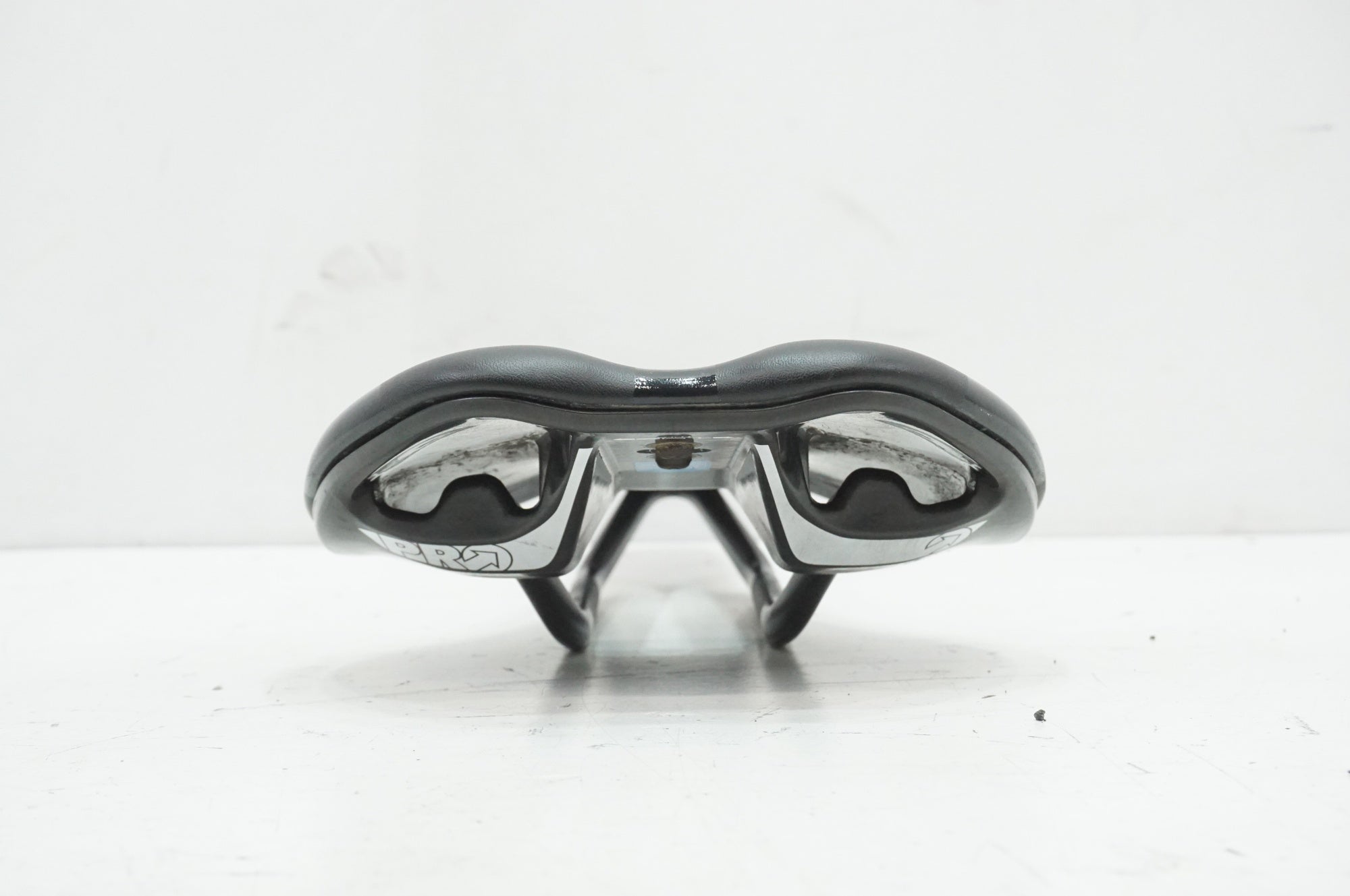 SHIMANO 「シマノ」 PRO TURNIX CARBON 142mm サドル / 大宮店