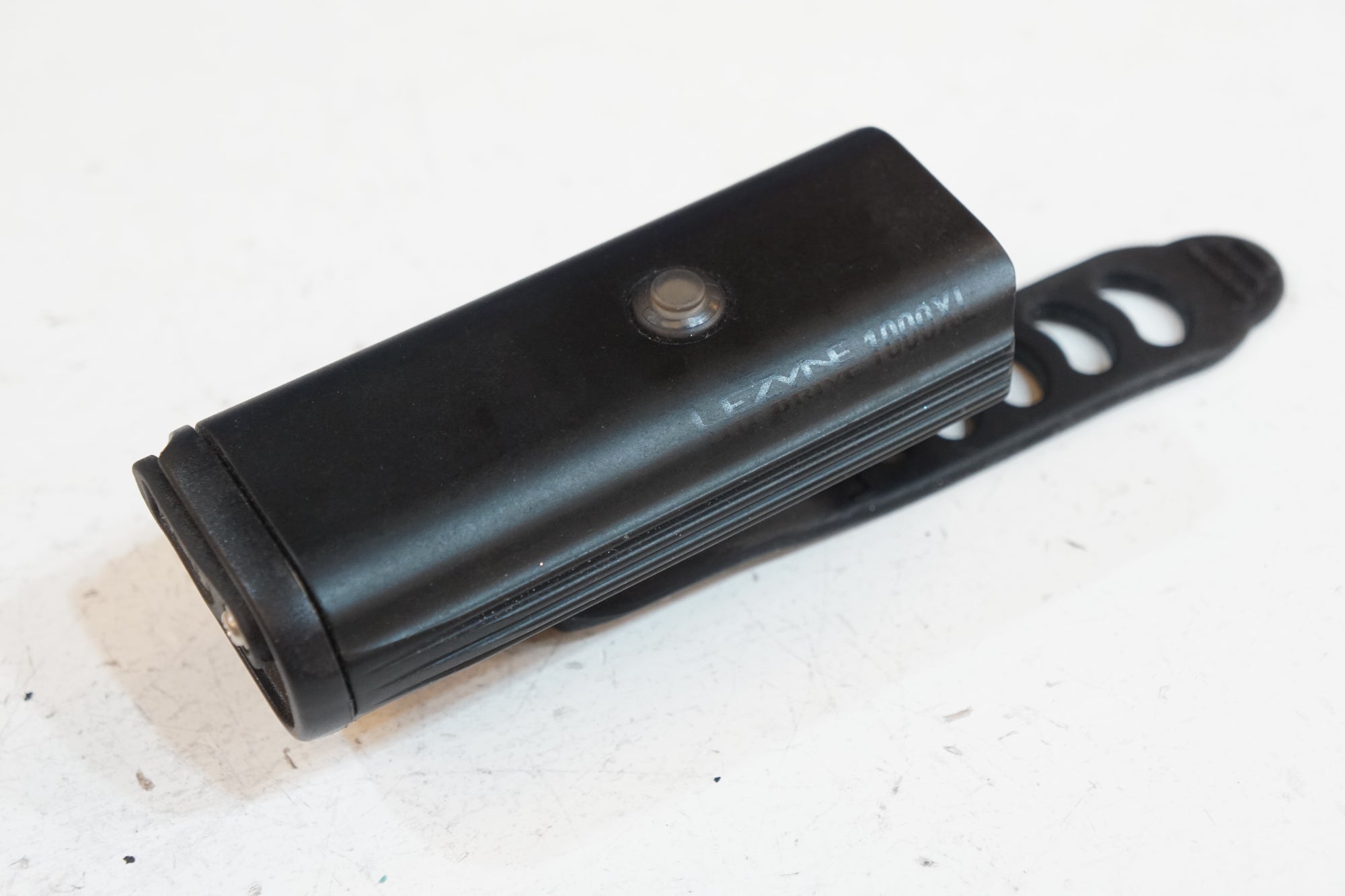 LEZYNE 「レザイン」 1000XL フロントライト / バイチャリ浦和ベース