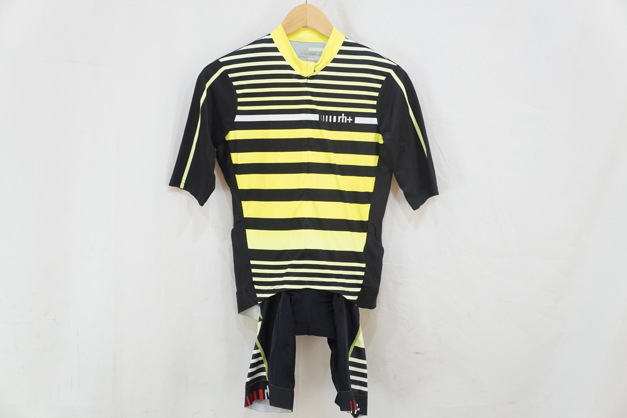 RH+ 「アール エイチ プラス」 Mサイズ サイクルジャージセット / バイチャリ浦和ベース