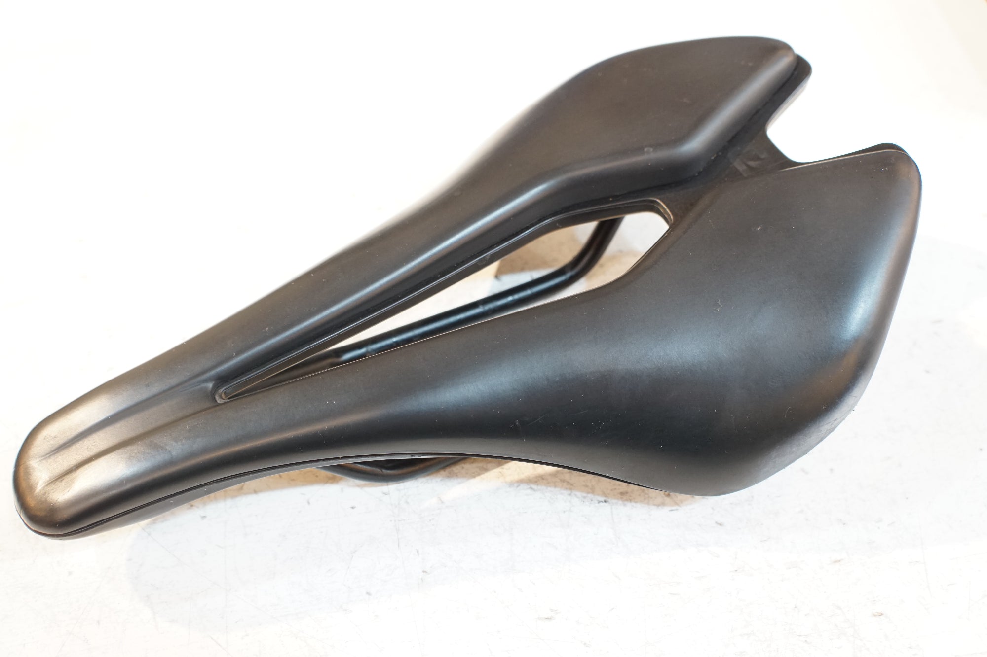 MOST 「モスト」 LYNX ULTRA サドル / バイチャリ浦和ベース