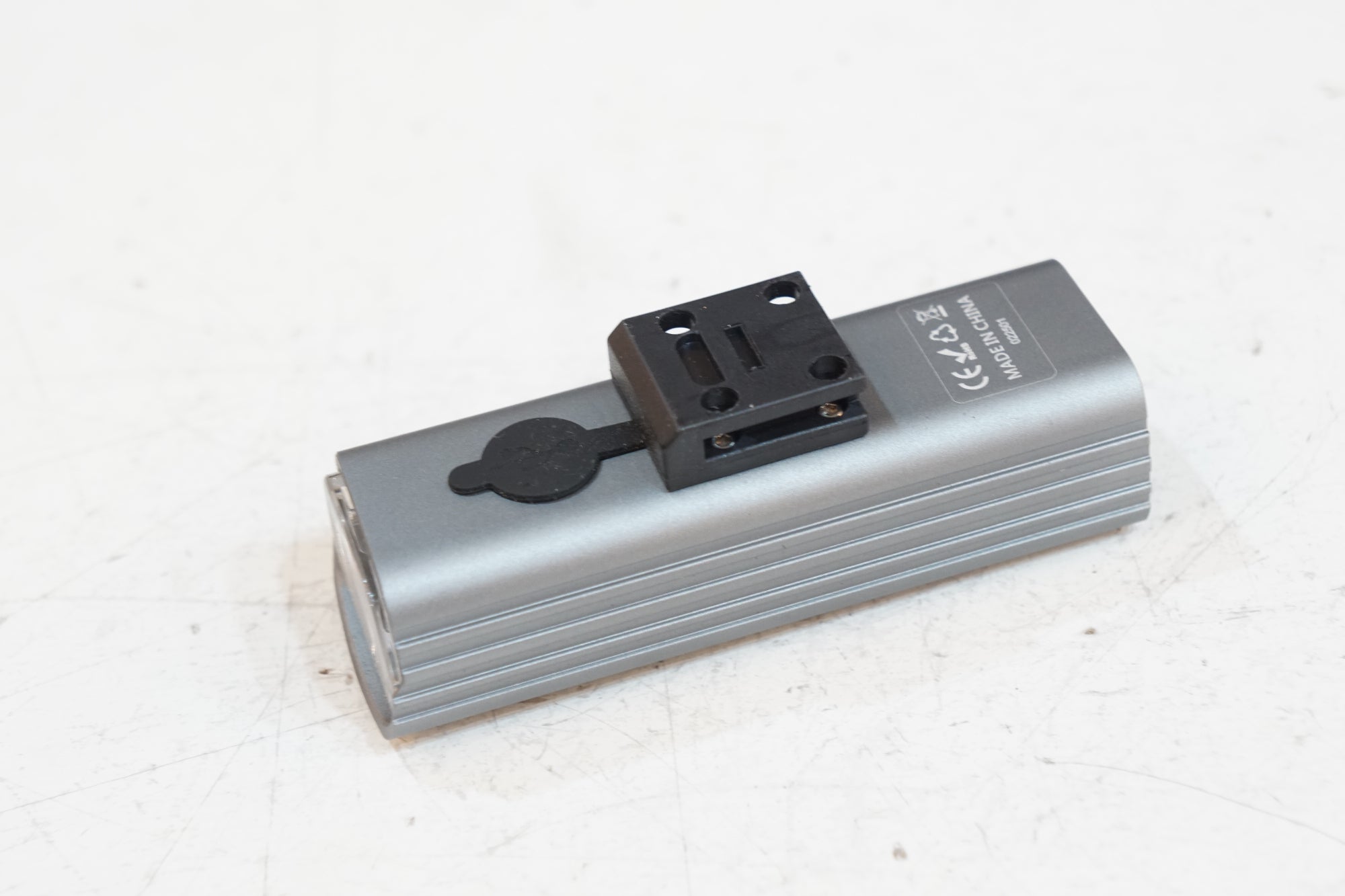 SERFAS 「サーファス」 E-LUME 350 フロントライト / バイチャリ浦和ベース