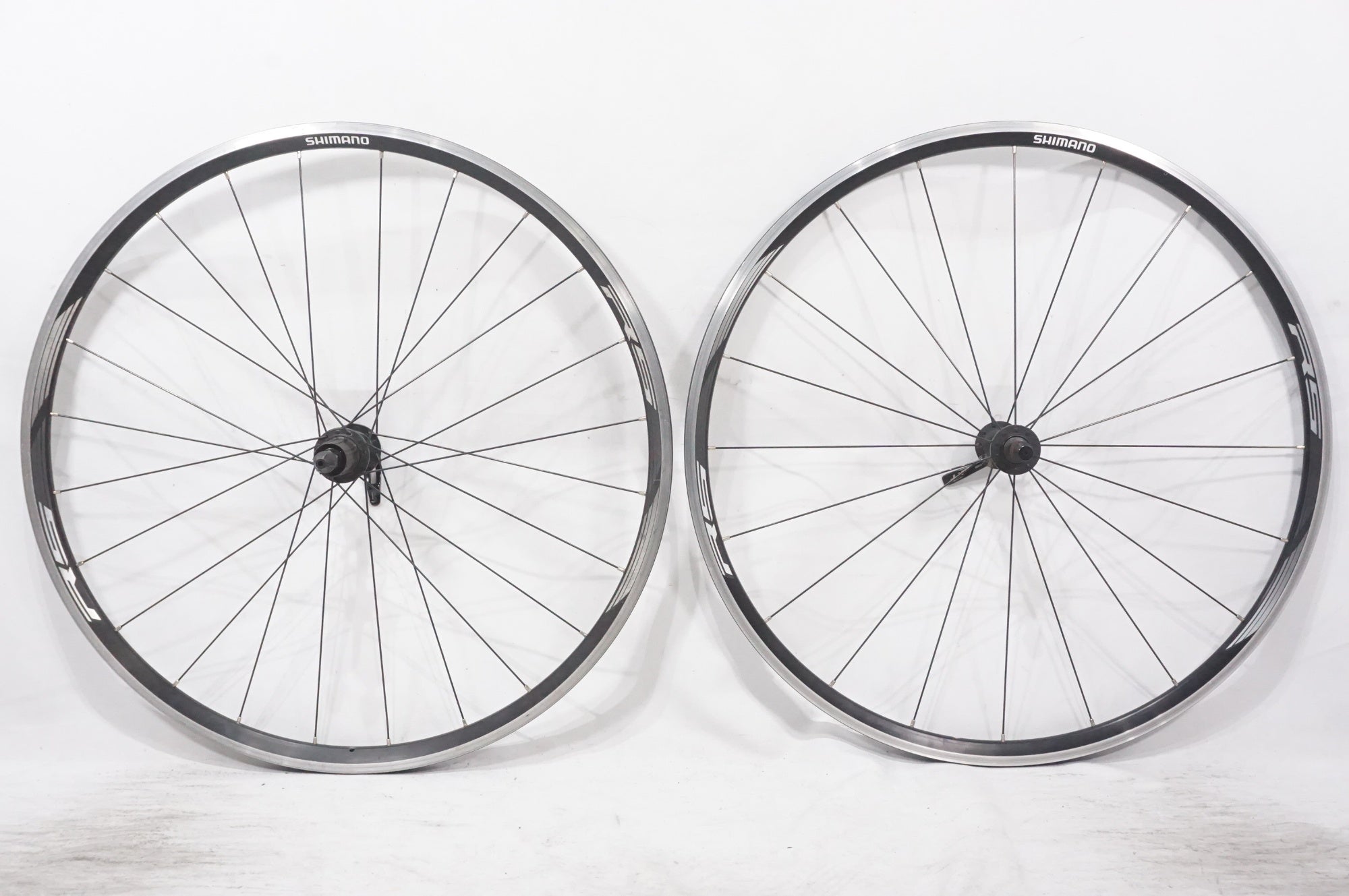 ★全てほぼ新品 シマノ RS010 ホイールセット 11Sスプロケ付★ SHIMANO 「シマノ」 WH-RS010 シマノ11速 ホイールセット / AKIBA店