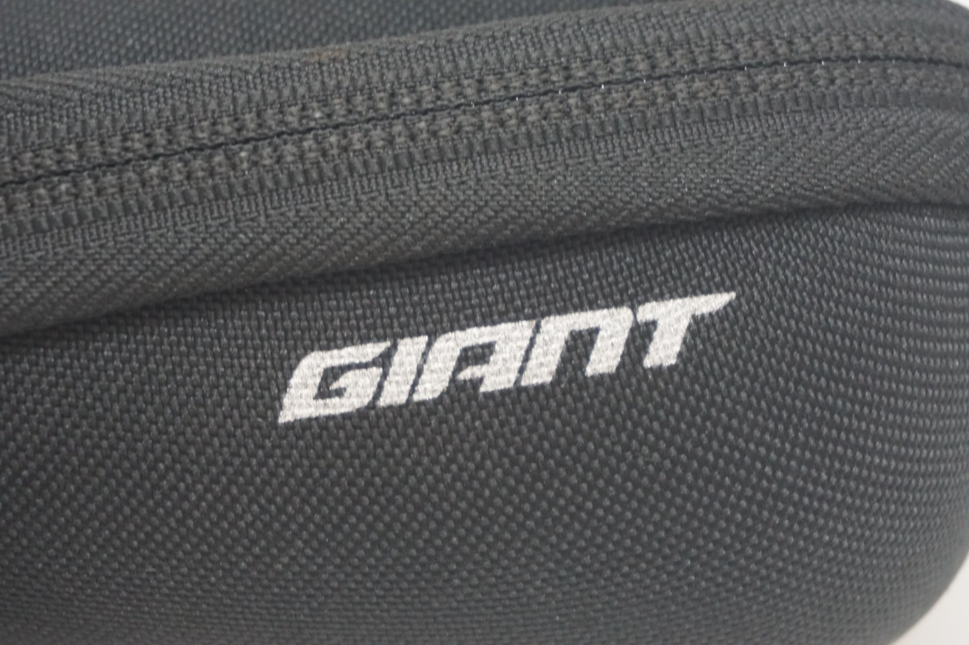 GIANT 「ジャイアント」 SHADOW UNICLIP SEAT BAG サドルバッグ / 福岡店