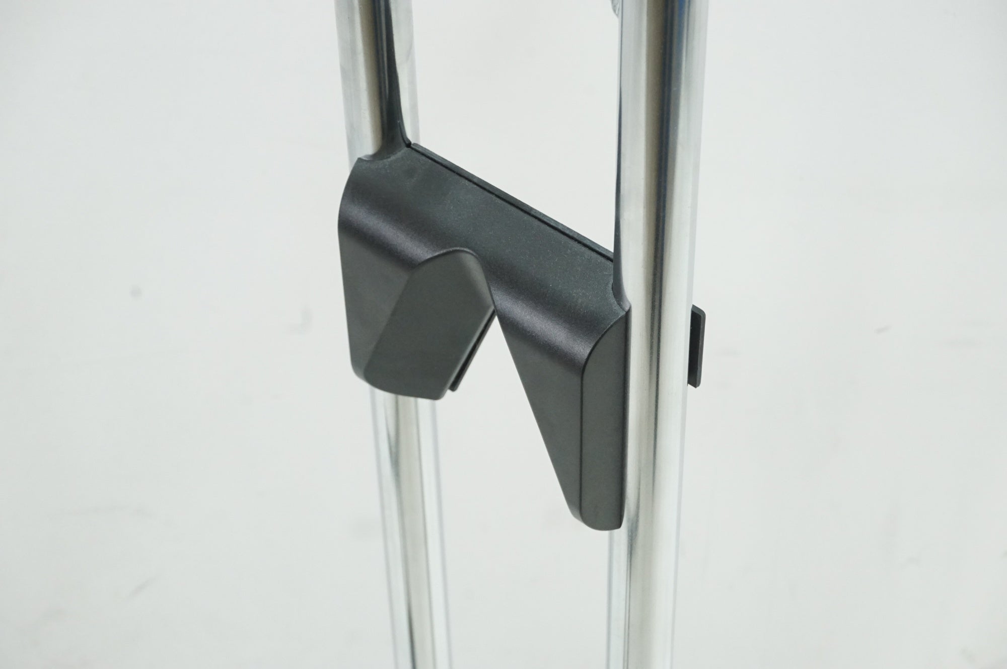 IWA 「アイダブルエー」 A01V SPECIAL ディスプレイスタンド / 大宮店