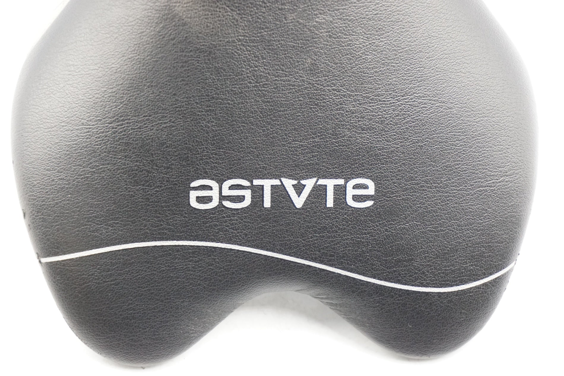 ASTUTE 「アスチュート」 SKYLINE SR TI サドル / 奈良店