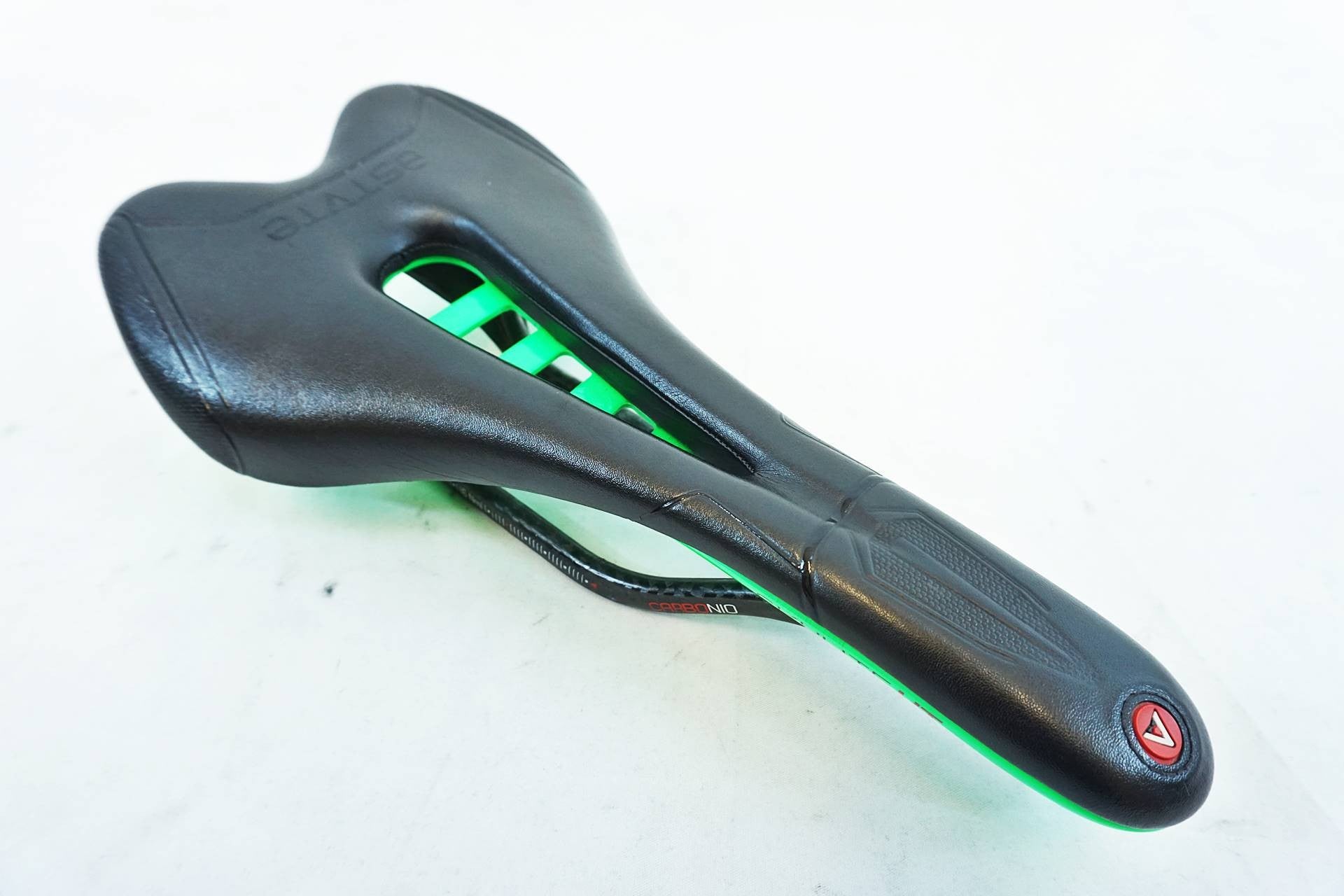 ASTUTE  「アスチュート」 SKYLITE VT カーボンレールサドル / 有明ガーデン店