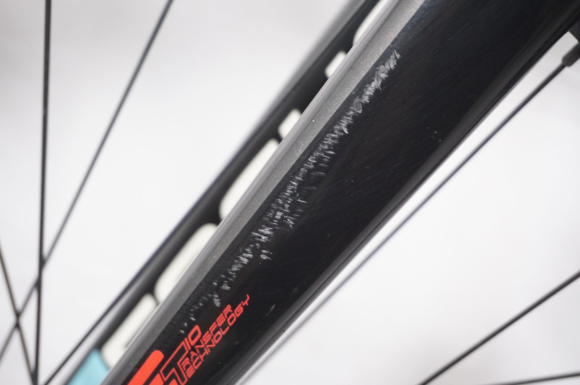 ジャンク FOCUS 「フォーカス」 MARES AX1.0 DISC 2015年モデル ロードバイク / AKIBA店