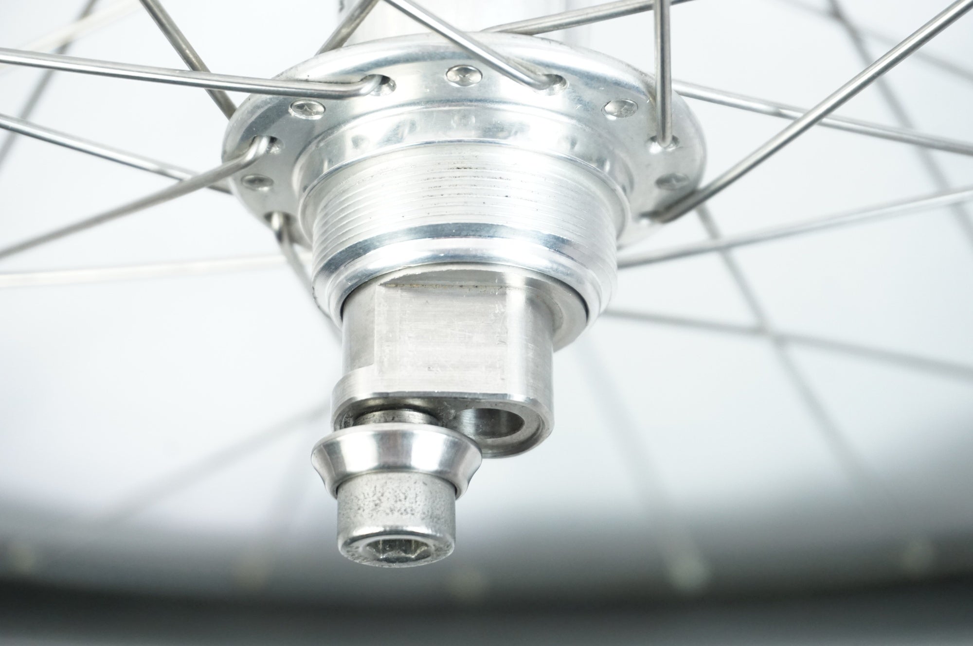 ZIPP 「ジップ」 404 カーボンリム WHITE INDUSTRIES ONE エキセントリック ハブ リアホイール / 中目黒店