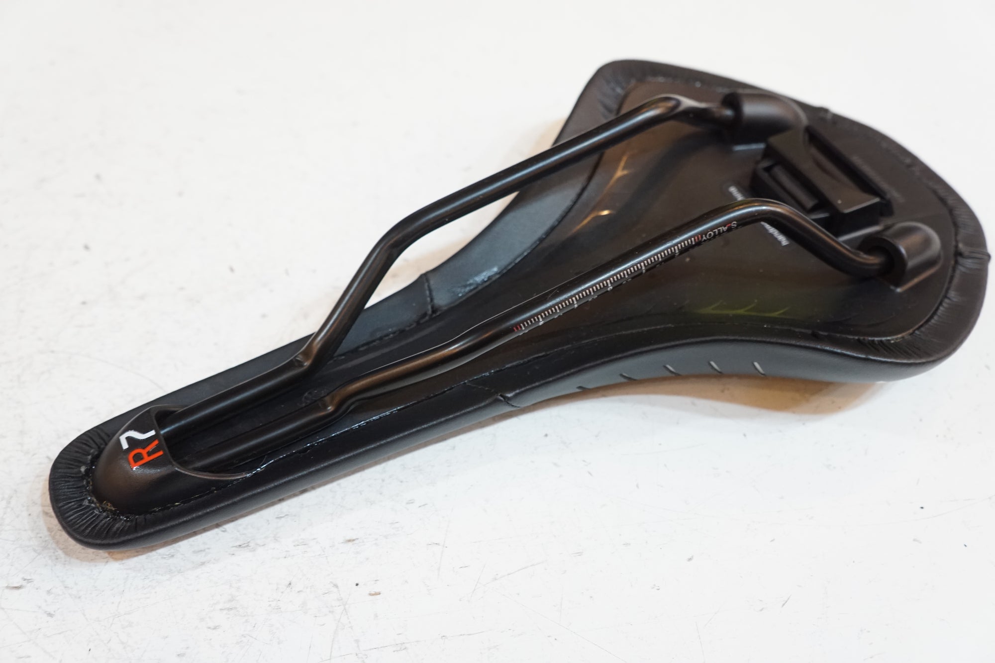 FIZIK 「フィジーク」 ANTARES R7 サドル / バイチャリ浦和ベース