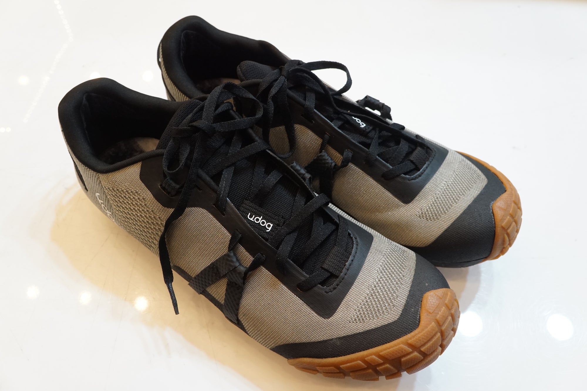 UDOG 「ユードッグ」 DISTANZA Ash Grey 28.9cmシューズ / バイチャリ浦和ベース