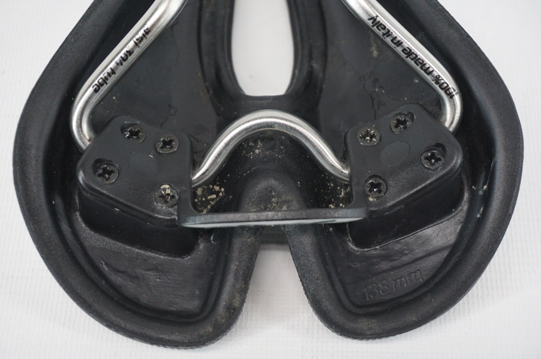 SELLE SMP 「セラエスエムピー」 HELL S サドル / 阪急塚口店