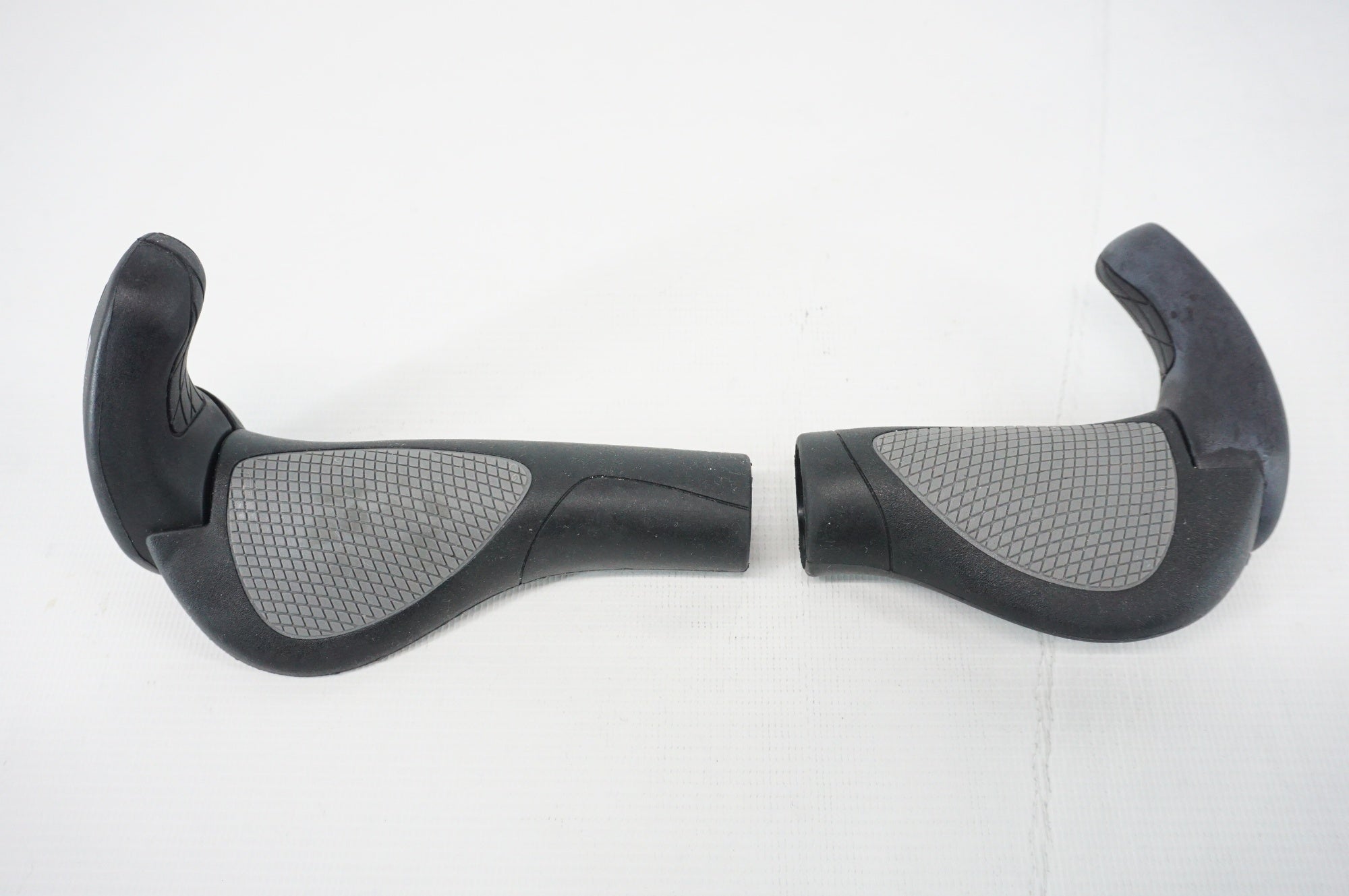 ERGON 「エルゴン」 GP2 グリップ / 阪急塚口店