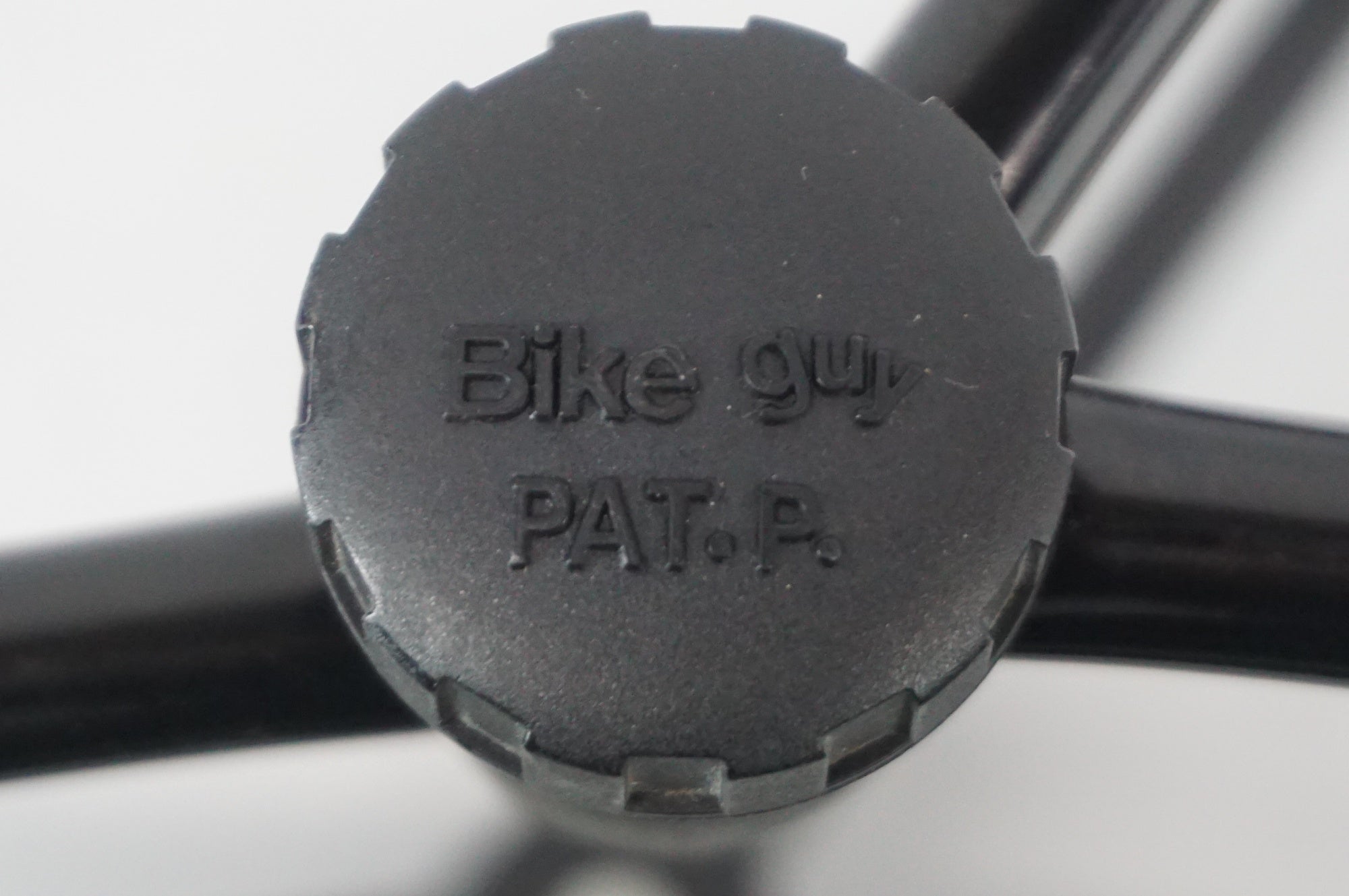 BIKEGUY 「バイクガイ」 ハブスタンド / 阪急塚口店