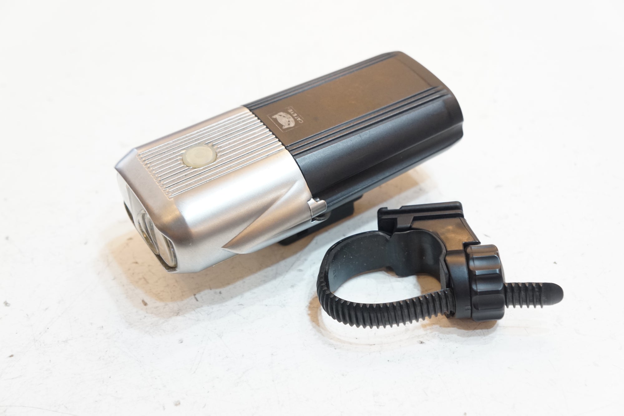 CATEYE 「キャットアイ」 VOLT 1200 フロントライト / バイチャリ浦和ベース