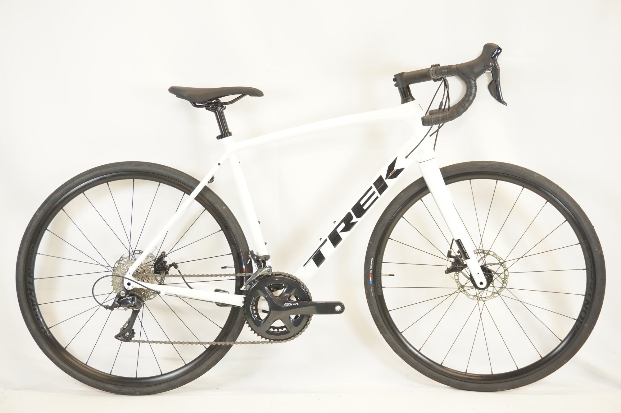 TREK Domane AL3クリスタルホワイト ロードバイク 2020モデル DOMANE AL 3 Gen 3 White – Cycling Shop ヤマネ ~ 高知の自転車