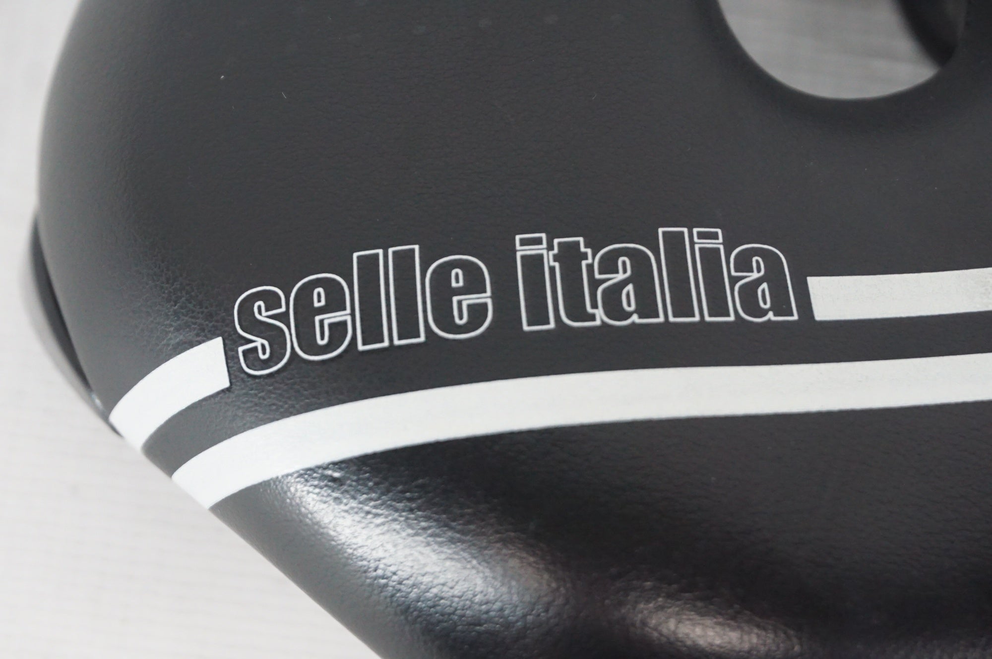 SELLE ITALIA 「セライタリア」 NOVUS BOOST TM MN SUPER FLOW サドル / 阪急塚口店