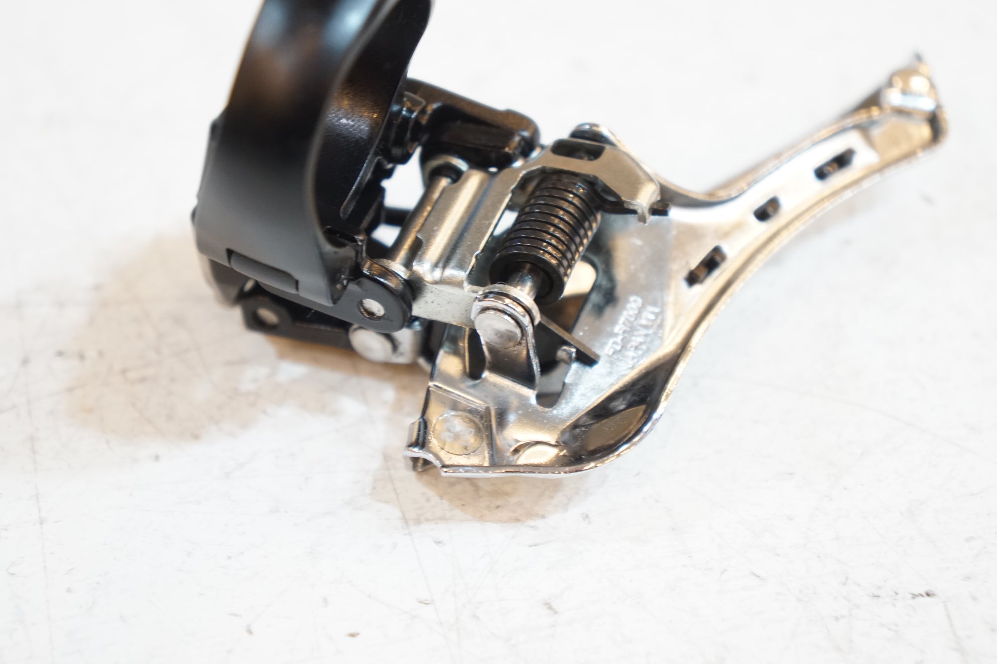 SHIMANO 「シマノ」 105 FD-R7000 φ31.8 フロントディレイラー / バイチャリ浦和ベース