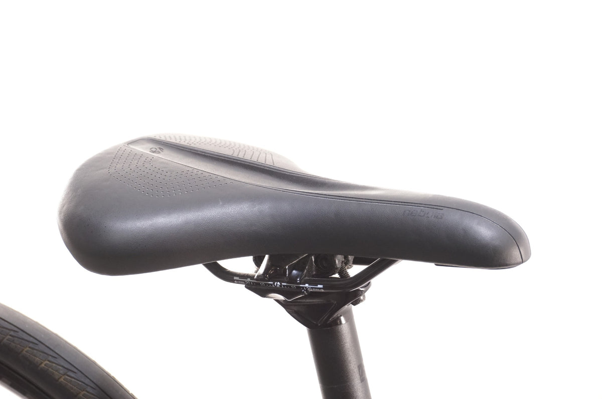 TREK 「トレック」 FX4 2021年モデル クロスバイク / 中目黒店
