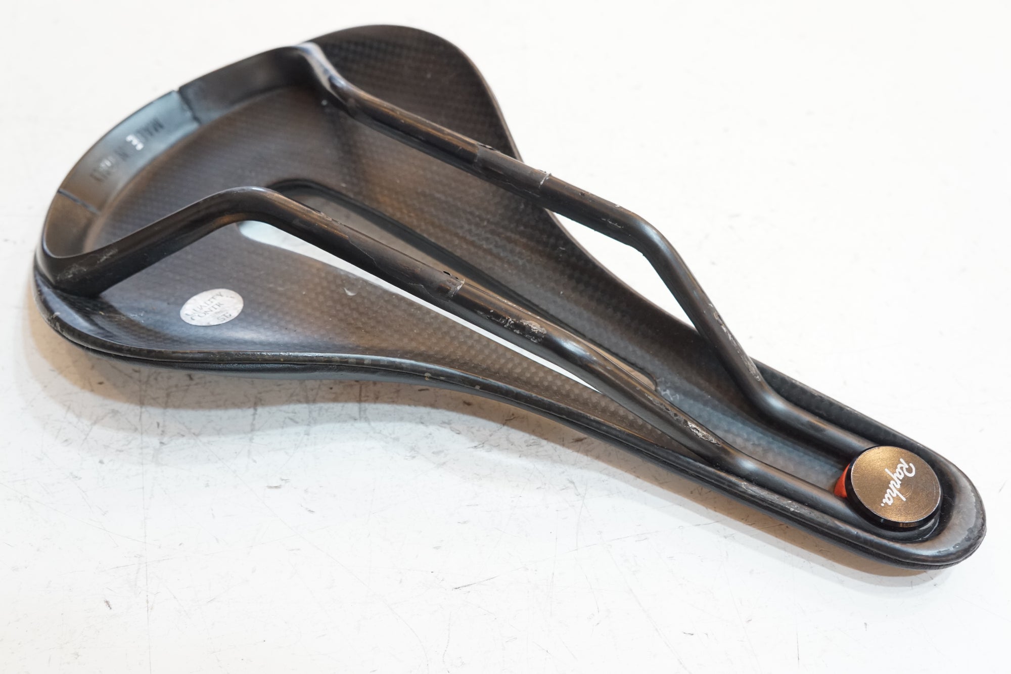 RAPHA 「ラファ」 PRO TEAM CUT OUT サドル / バイチャリ浦和ベース