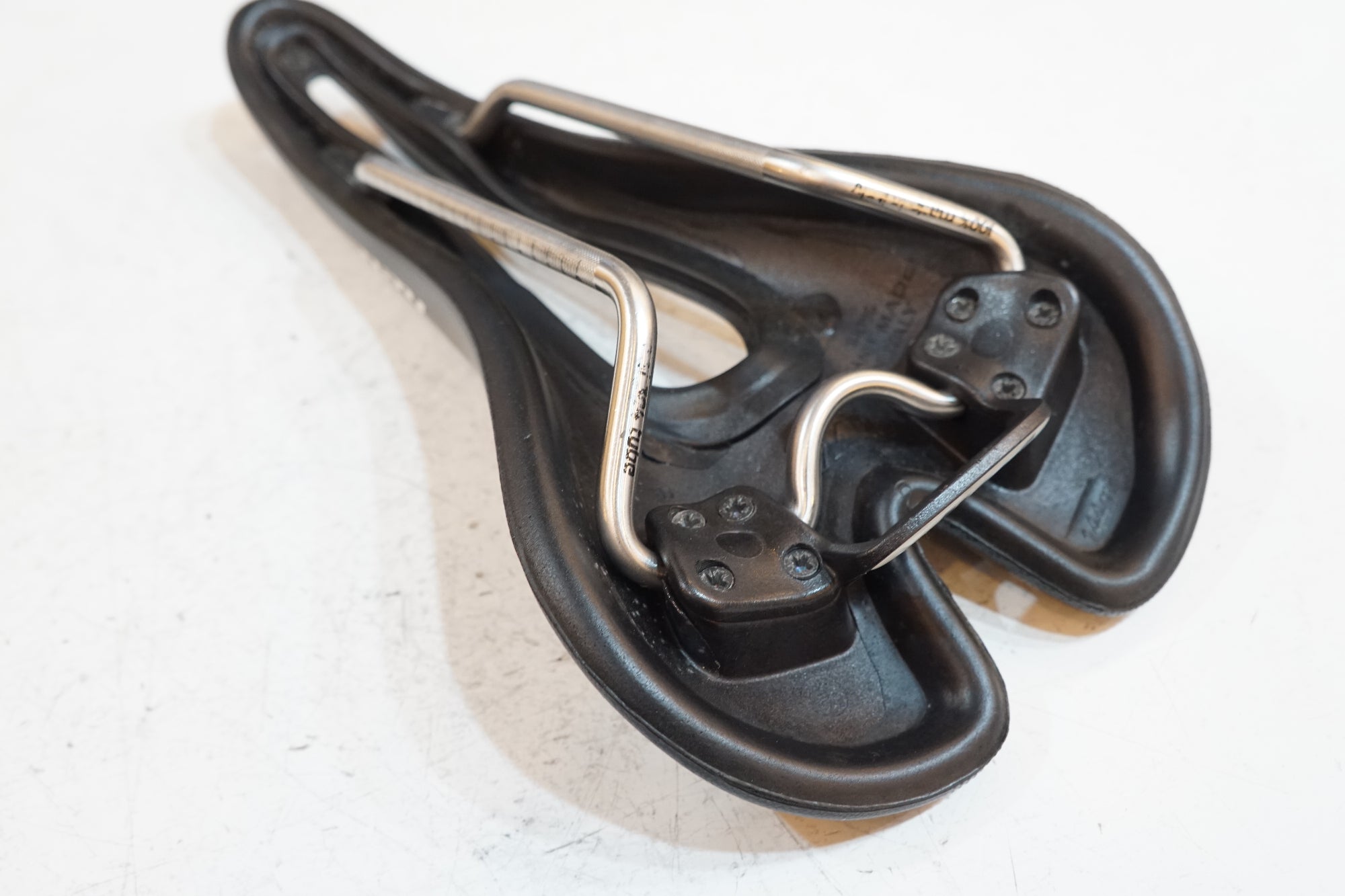 SELLE SMP 「セラ エスエムピー」 HELL サドル / バイチャリ浦和ベース