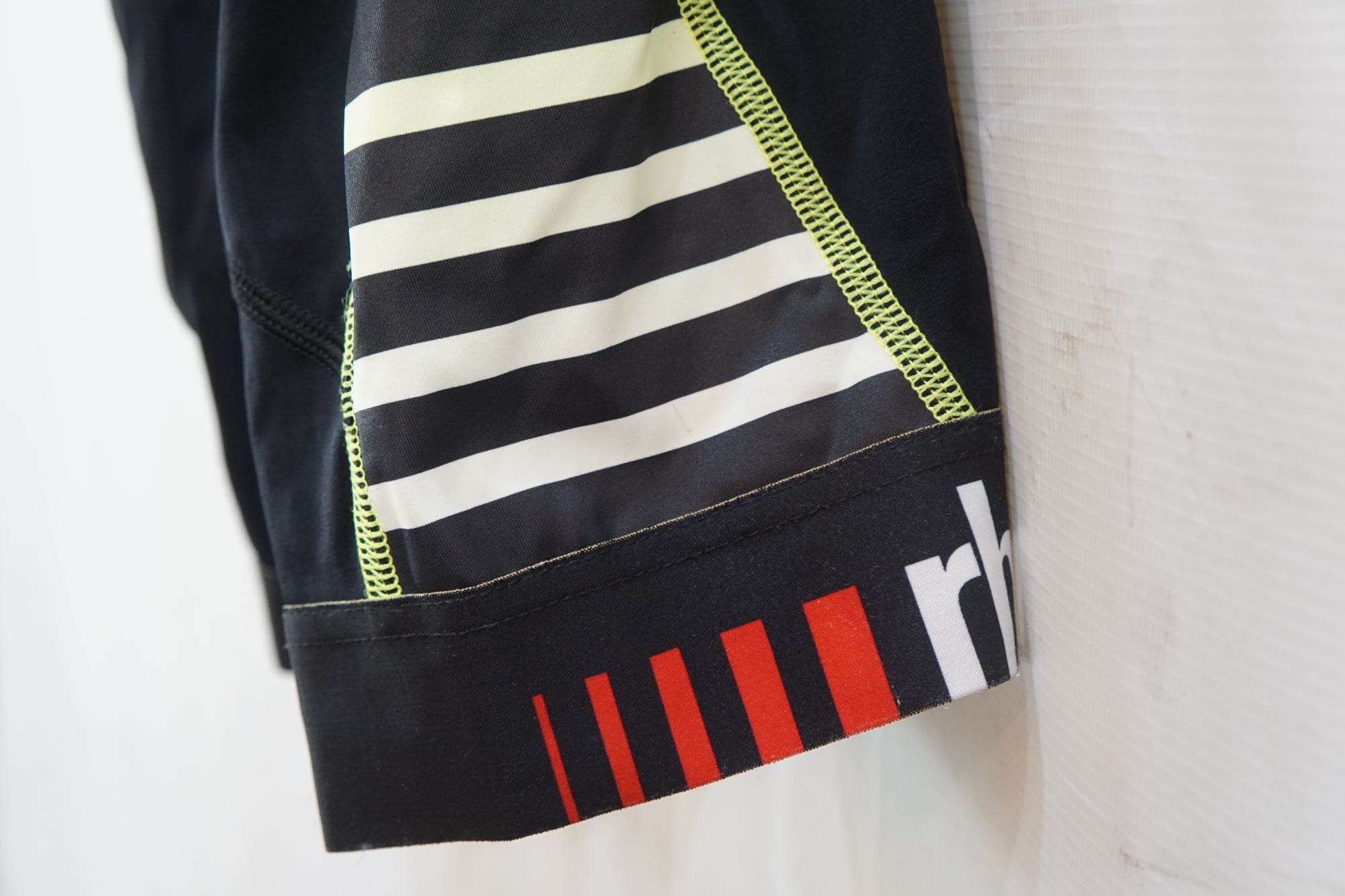 RH+ 「アール エイチ プラス」 Mサイズ サイクルジャージセット / バイチャリ浦和ベース