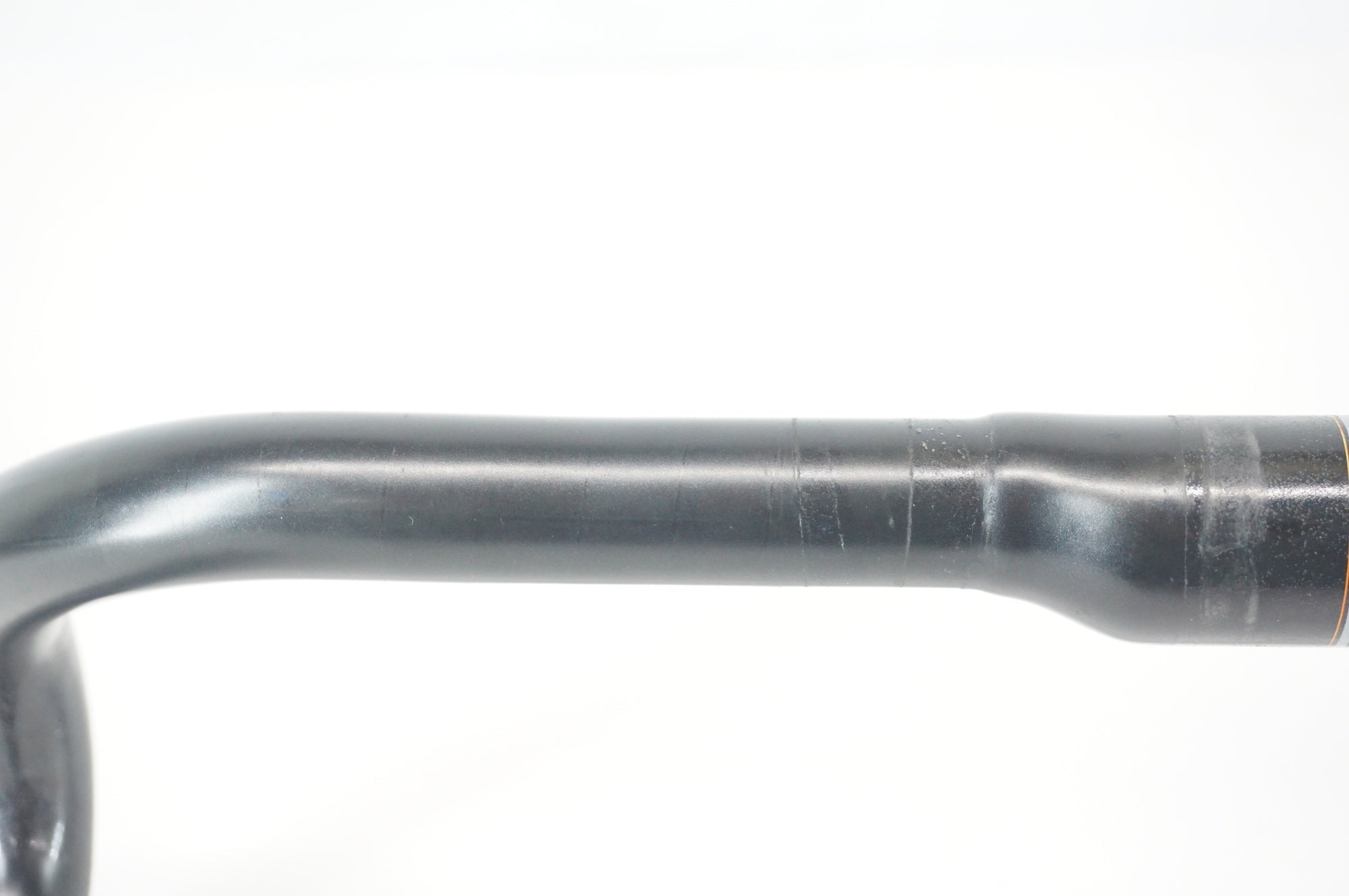 ONEBYESU 「ワンバイエス」 J-CARBON ARC Φ31.8 420mm ハンドル / 阪急塚口店