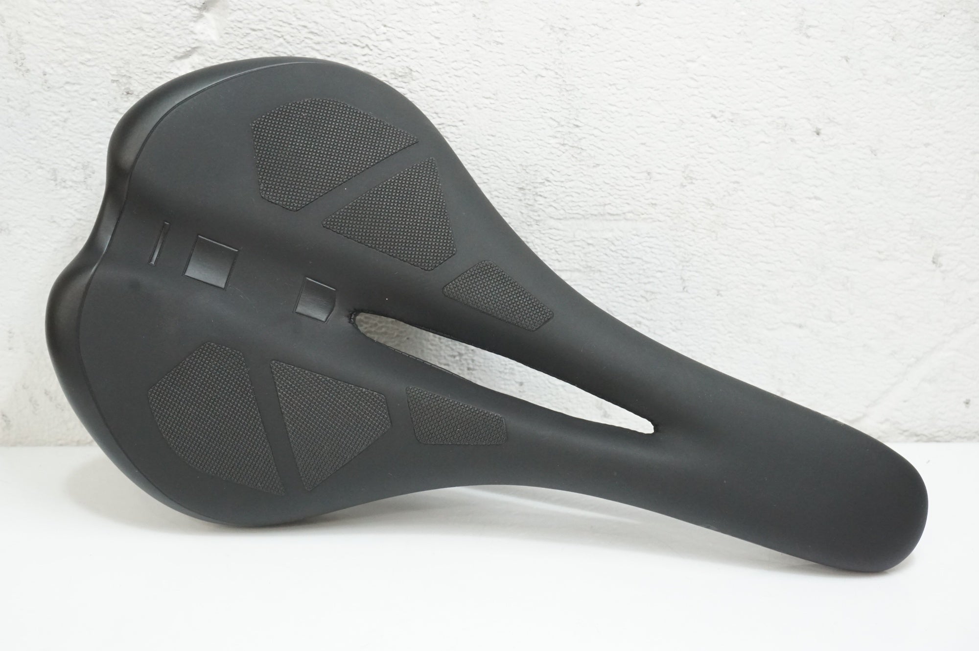 VELO 「ベロ」 サドル / 大宮店