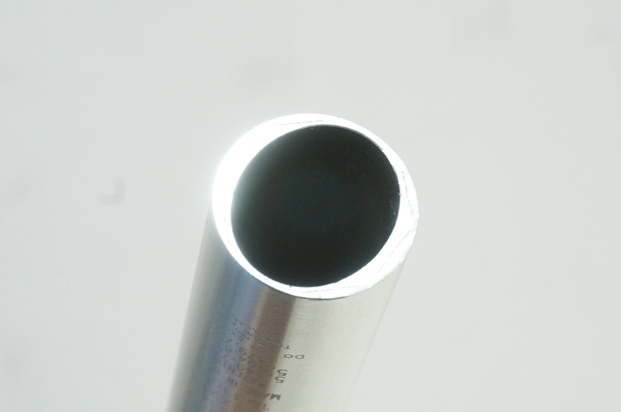 THOMSON 「トムソン」 ELITE φ27.2 250mm シートポスト / 大宮店